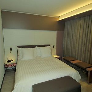 Budget Zimmer mit Kingsize-Bett